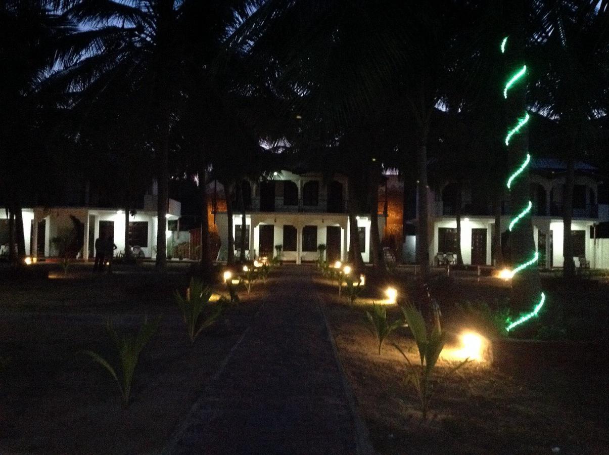 Crescent Sea Resort Nilaveli Kültér fotó