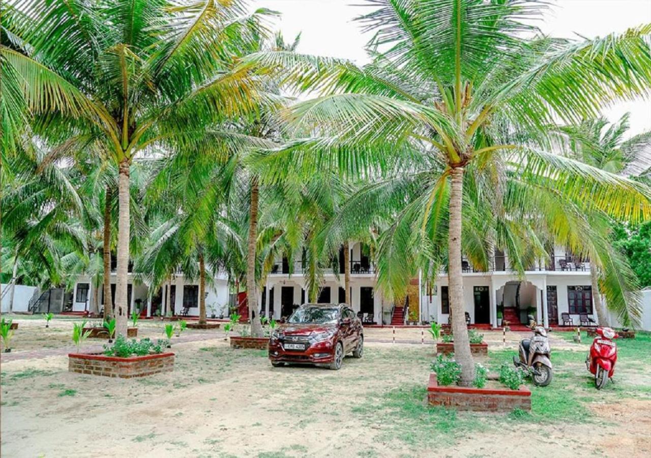 Crescent Sea Resort Nilaveli Kültér fotó
